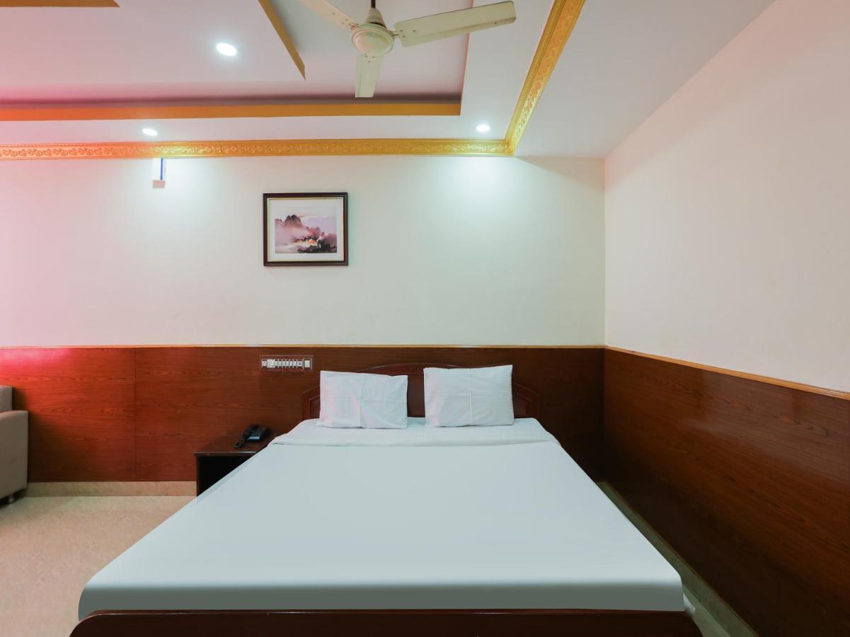 Capital O 84002 Hotel Top In Town President Kushālnagar Exterior foto