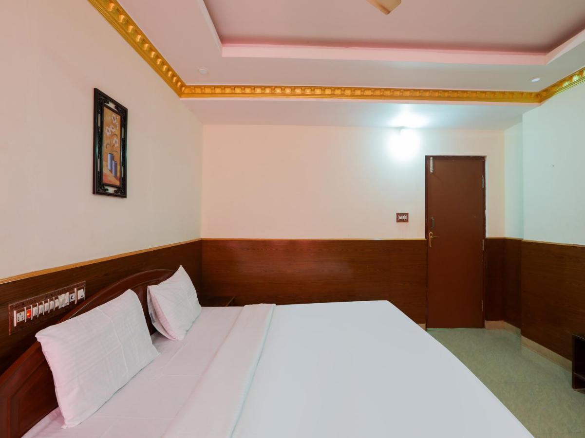 Capital O 84002 Hotel Top In Town President Kushālnagar Exterior foto