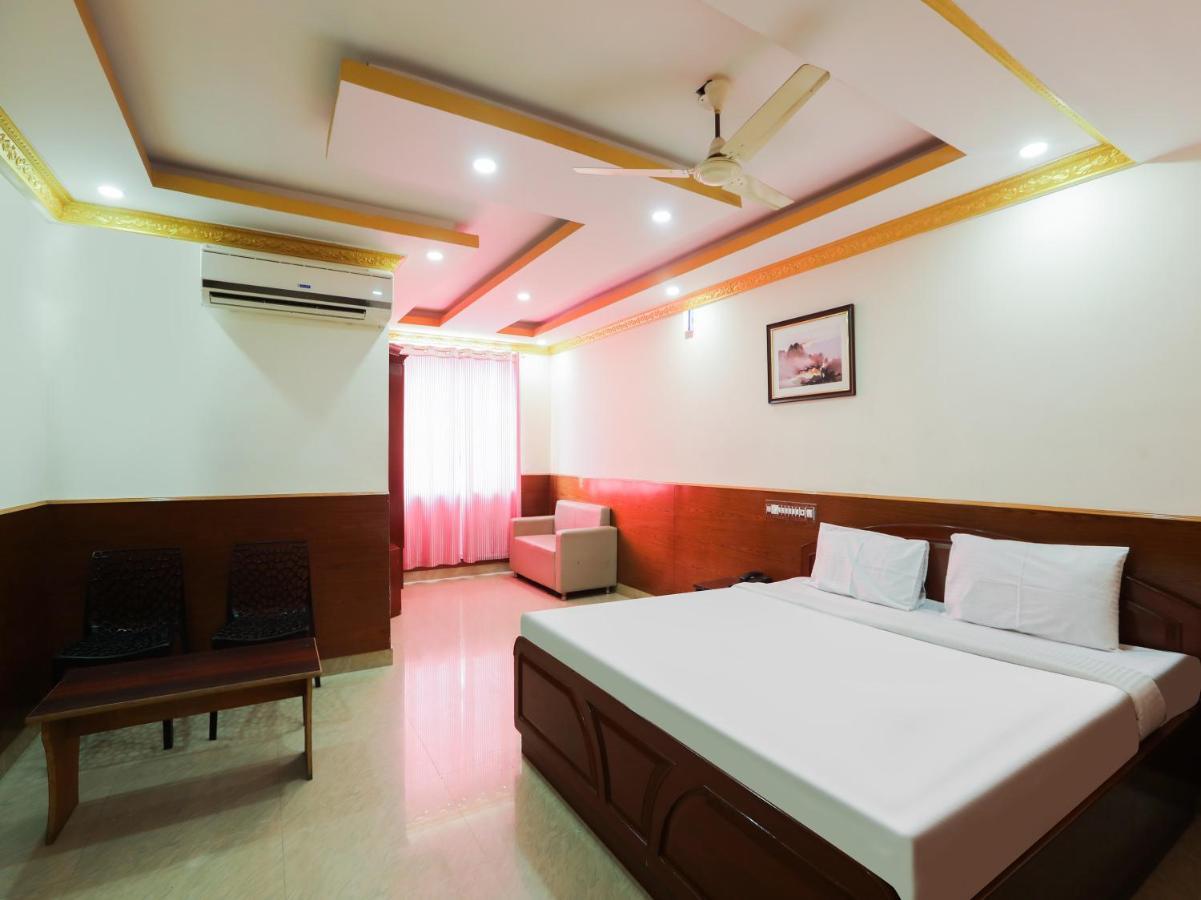 Capital O 84002 Hotel Top In Town President Kushālnagar Exterior foto