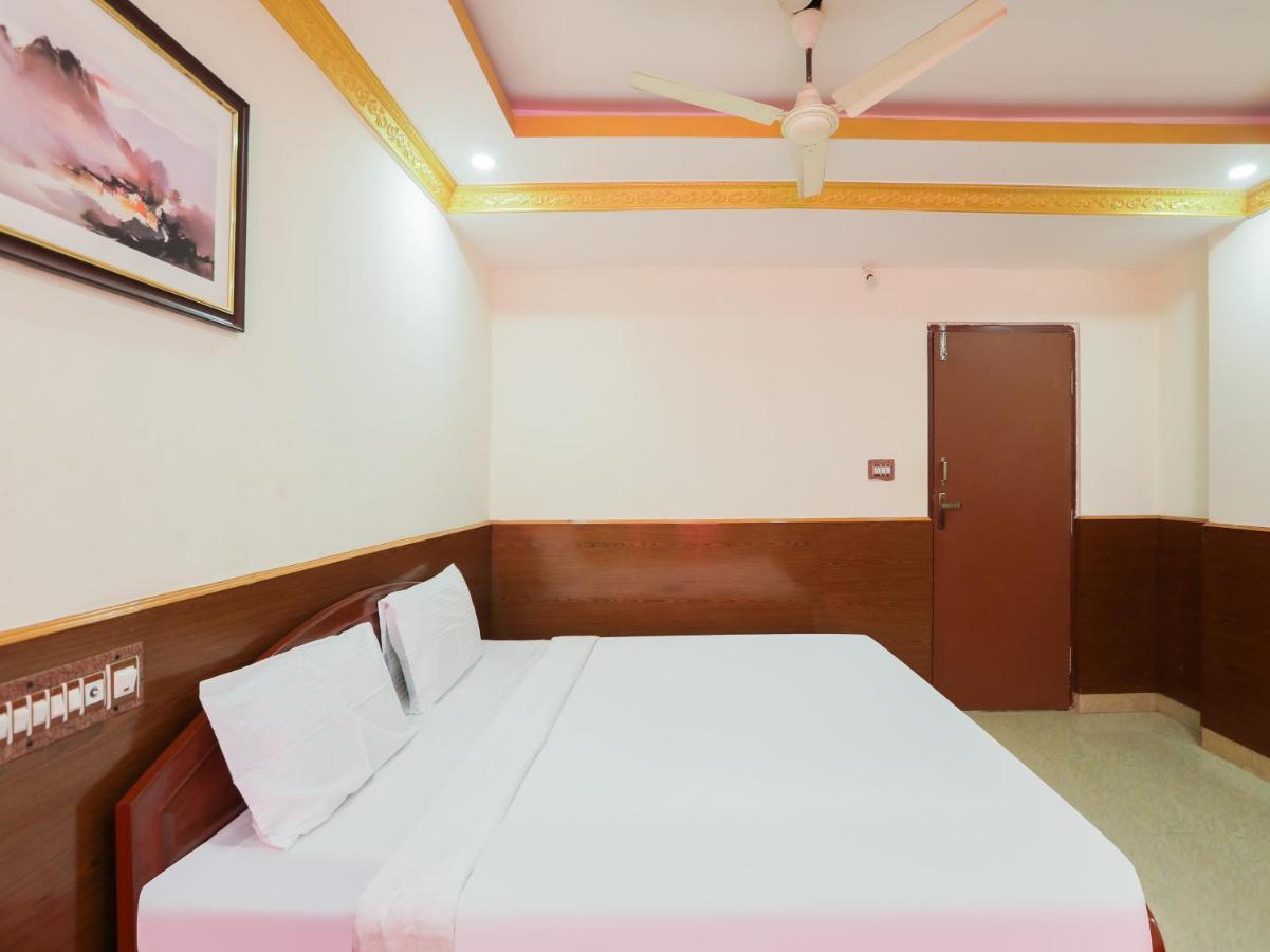 Capital O 84002 Hotel Top In Town President Kushālnagar Exterior foto